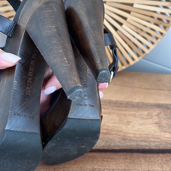 Burberry brown leather studded T-strap sandal - Picture 16 of 17